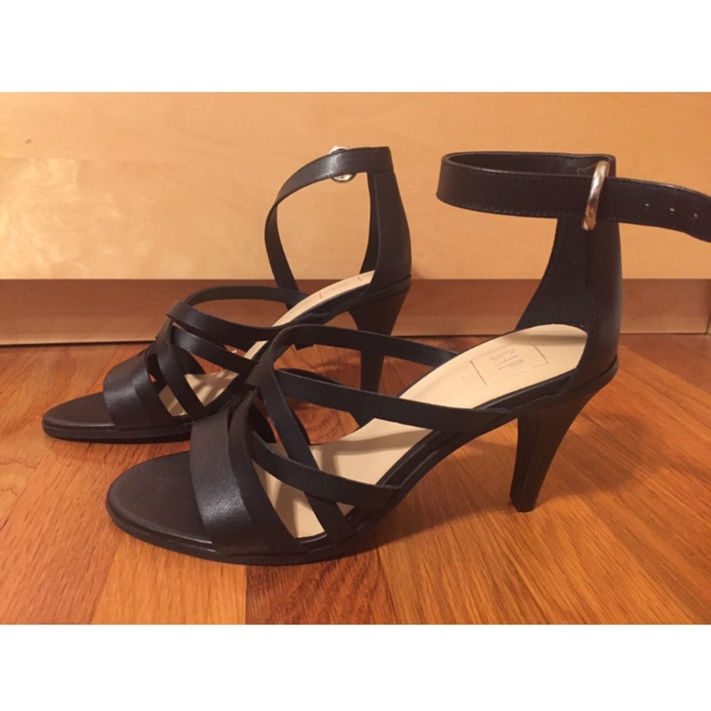 NWOT GAP strappy black heels sz 8